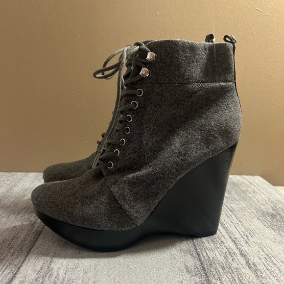 MICHAEL Michael Kors Shoes - Michael Kors Gray Ankle Boot Women’s Size 7.5 Wedge Heel Lace Up Bootie
